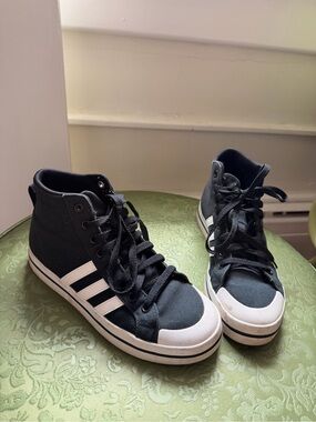 Adidas Bravada Mid Canvas Hightop Sneaker Black & White unisex 7.5 women’s 8.5